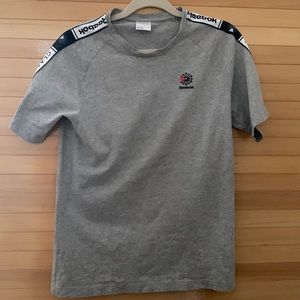 Reebok T-shirt. Small. Grey.
